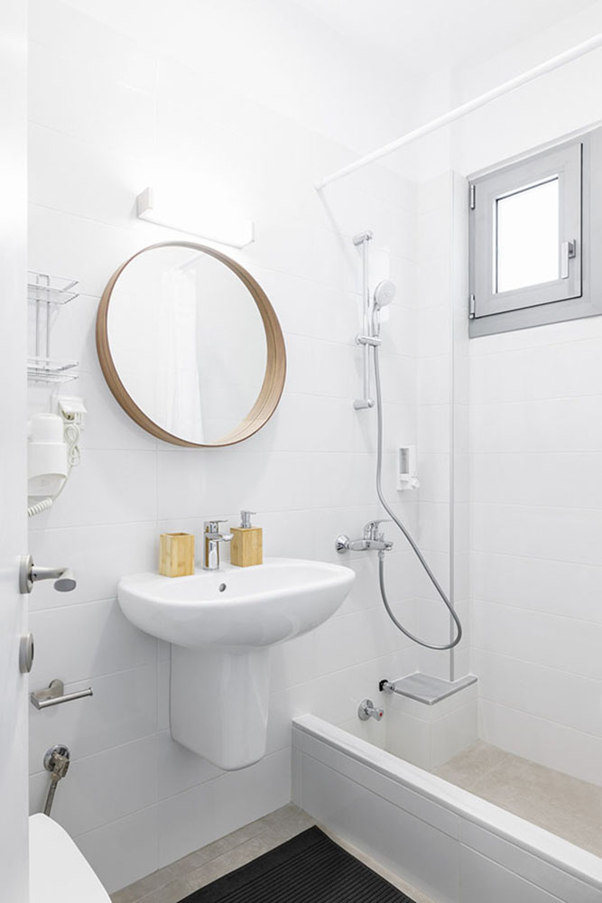 Deluxe Studio Bathroom