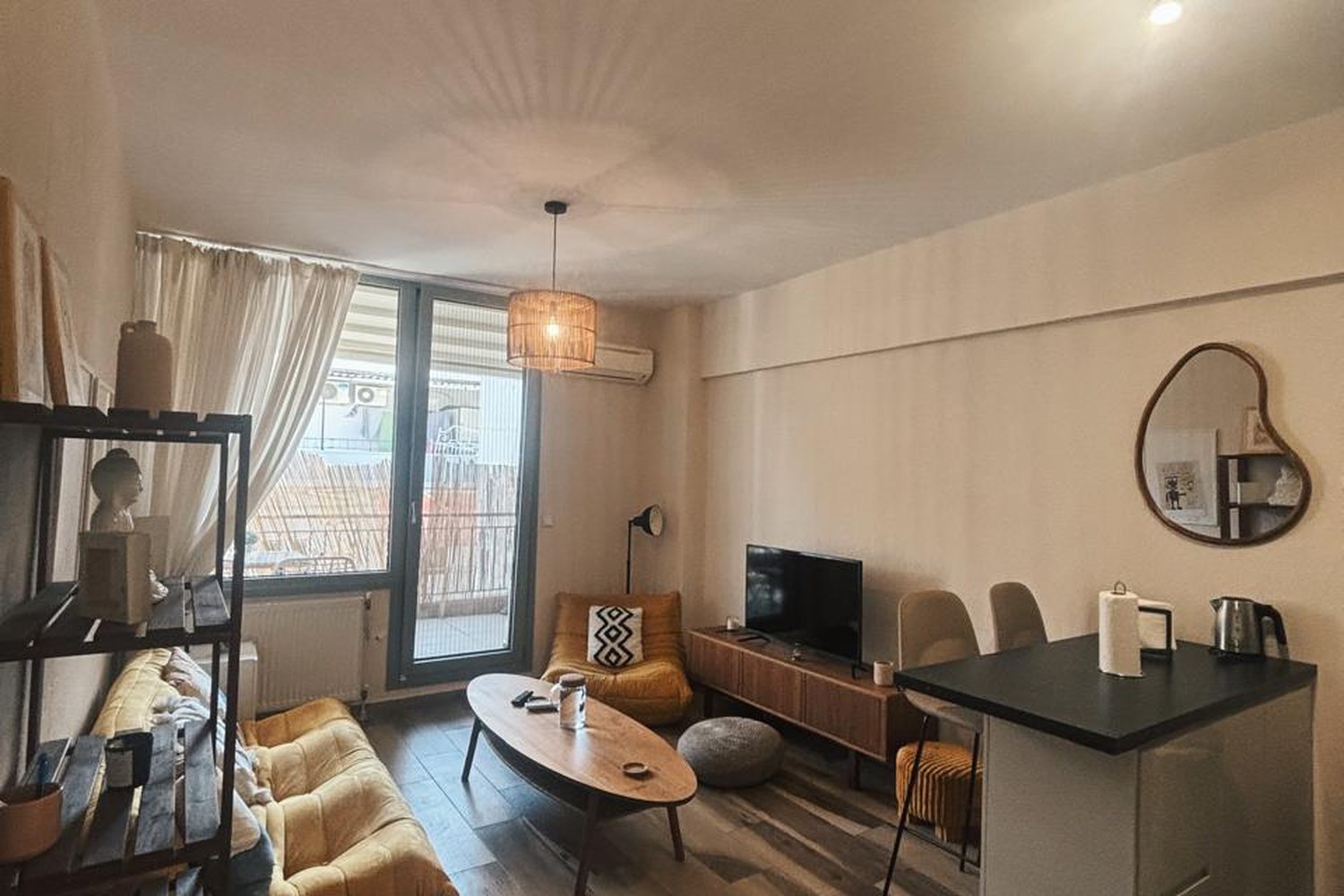 Σαλόνι — Central Penthouse Studio, Βαλαωρίτου 13, Θεσσαλονίκη